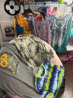 Bundle #7 6 Women's XL Items - Pics included